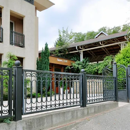 Sunny Hill & Aqua Park Апартаменты *