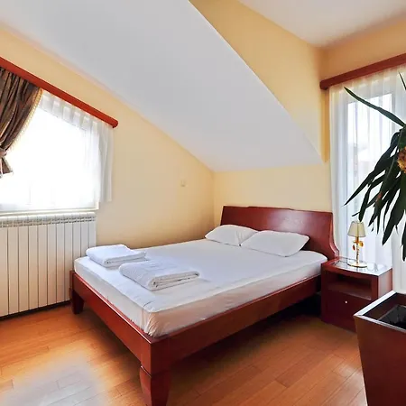 Sunny Hill & Aqua Park Апартаменты *