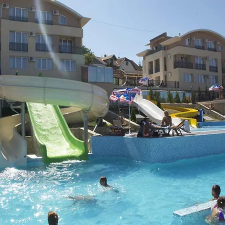 Sunny Hill & Aqua Park Апартаменты *