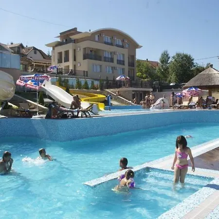Апартаменты Sunny Hill & Aqua Park