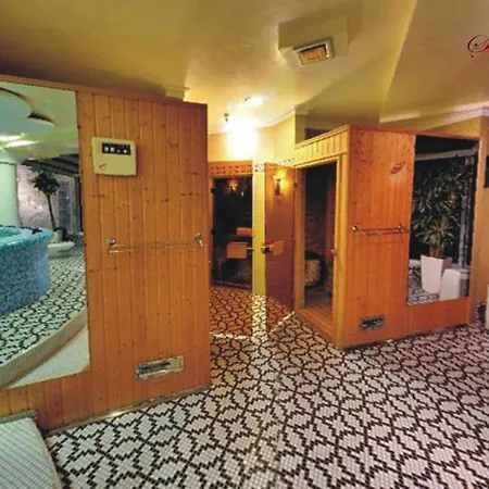 Sunny Hill & Aqua Park Апартаменты *